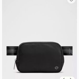 Everywhere Belt Bag 1L
Wordmark